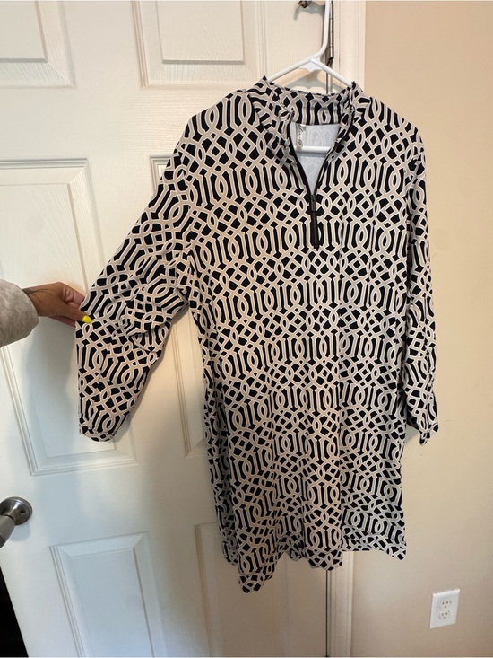 Lulu-B Dresses & Skirts - Lulu-B Black and Cream Geometric Zip Tunic